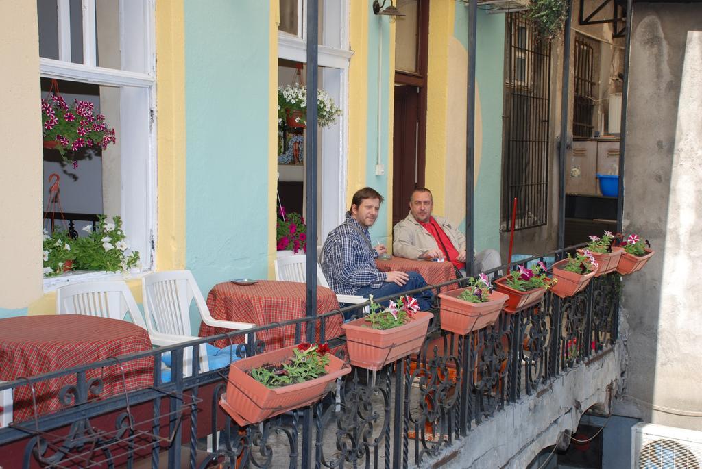 Central Station Hostel Belgrado Buitenkant foto